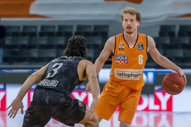 她用更轻松 她用更轻松